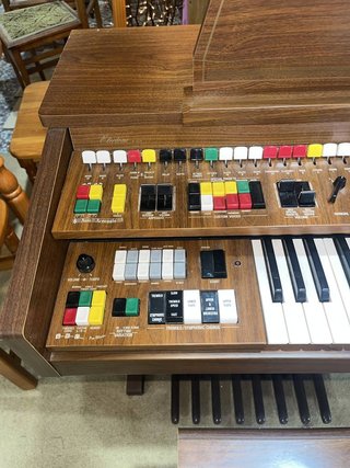 ÓRGANO YAMAHA CON TABURETE