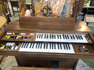 ÓRGANO YAMAHA CON TABURETE