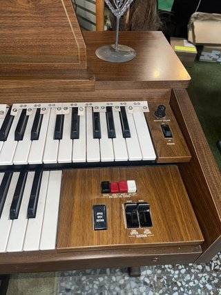 ÓRGANO YAMAHA CON TABURETE