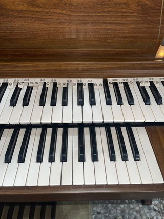 ÓRGANO YAMAHA CON TABURETE