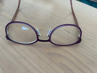 Unas gafas de sol graduadas  Y dos gafas graduadas