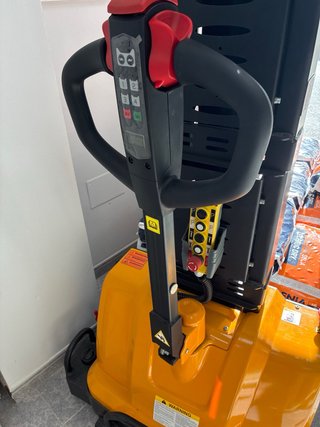 Transpaleta elevadora eléctrica