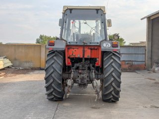 Tractor Kubota M6950 con pala