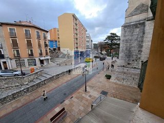 Piso en venta en Plaza España - Villa Pilar - Reyes Católicos - Vadillos en Burgos