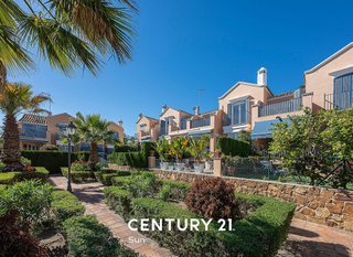 Casa adosada en venta en La Carolina-Guadalpín en Marbella