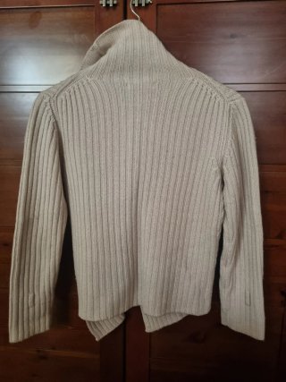 Chaqueta cruzada de punto beige