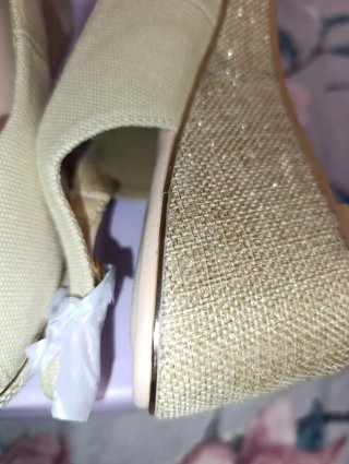 Sandalias cuña Basile beige y doradas