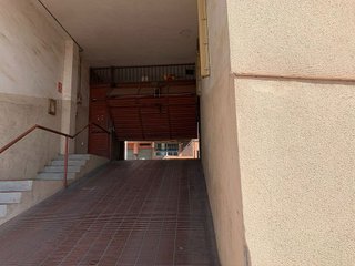 Garaje en venta en El Raval - Safaretjos en Santa Coloma de Gramanet