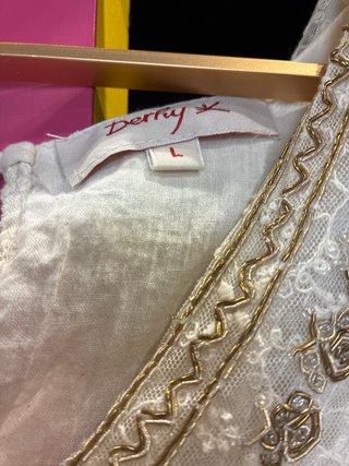 Vestido crema y oro bordado