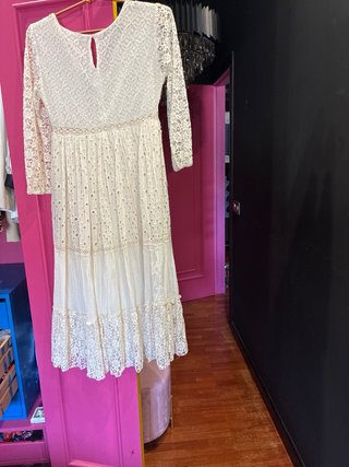 Vestido crema y oro bordado