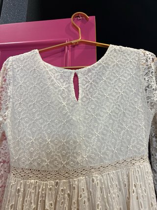 Vestido crema y oro bordado