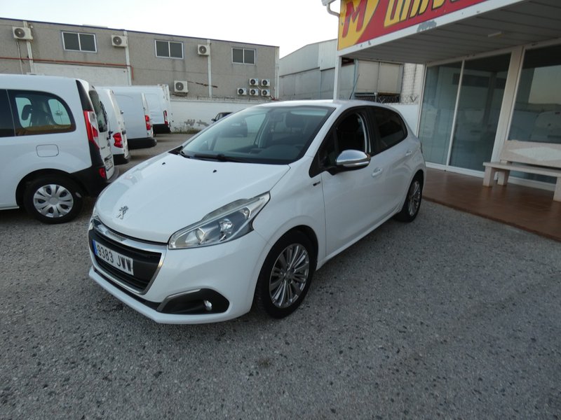 Peugeot 208 1.6 BlueHDi Style 3p 2017, foto 3
