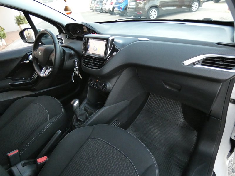 Peugeot 208 1.6 BlueHDi Style 3p 2017, foto 9
