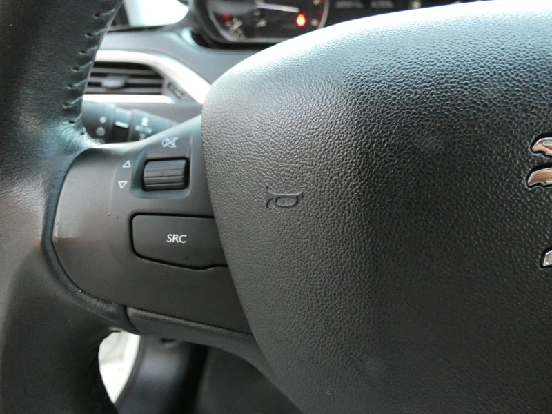 Peugeot 208 1.6 BlueHDi Style 3p 2017, foto 17