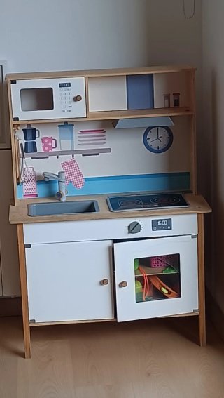Cocina infantil de madera