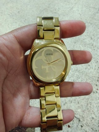 Reloj Guess Dorado Mujer
