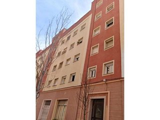 Local comercial en venta en El Turó de la Peira en Barcelona