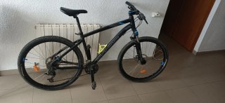 Bicicleta de montaña negra tamaño L