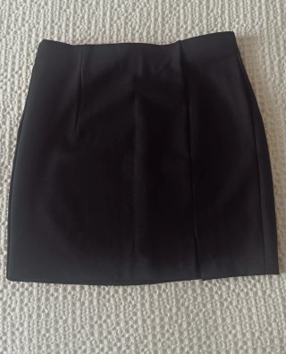 Falda corta negra Stradivarius