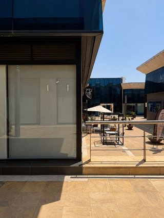 Local comercial en alquiler en La Dama de Noche-La Alzambra en Marbella