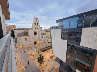 Piso en venta en Plaza España - Villa Pilar - Reyes Católicos - Vadillos en Burgos