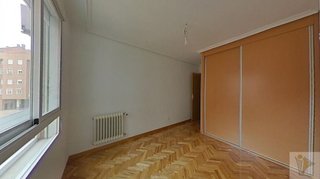 Piso en venta en Pueblo Nuevo en Madrid
