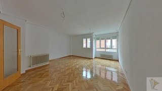Piso en venta en Pueblo Nuevo en Madrid