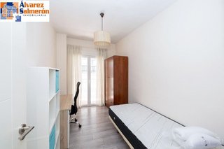 Piso en venta en Camino de Ronda - Rosaleda en Granada