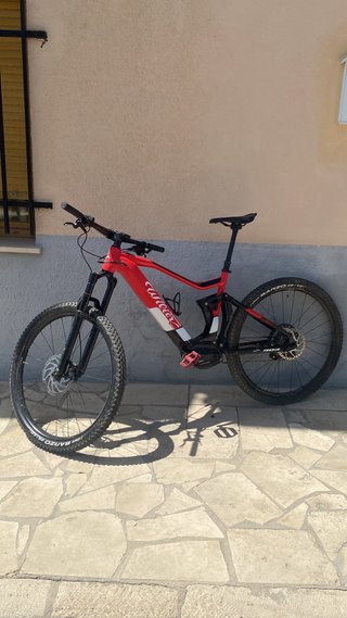 Bicicleta eléctrica Wilier Roja