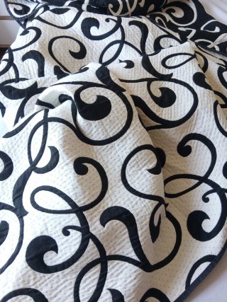 Colcha reversible blanco y negro