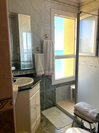 Piso en venta en Playa de la Fontanilla en Marbella