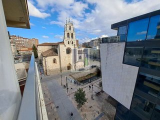 Piso en venta en Plaza España - Villa Pilar - Reyes Católicos - Vadillos en Burgos