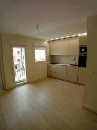 Piso en venta en Valdeacederas en Madrid