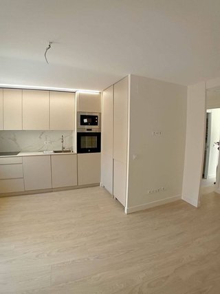 Piso en venta en Valdeacederas en Madrid