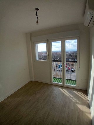 Piso en venta en Valdeacederas en Madrid