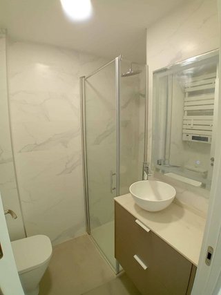 Piso en venta en Valdeacederas en Madrid