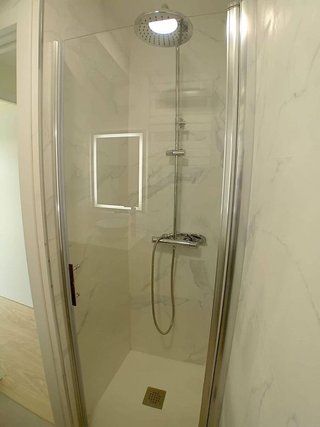 Piso en venta en Valdeacederas en Madrid