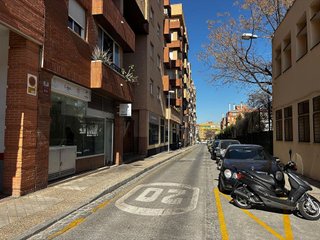 Local comercial en venta en Cervantes en Granada