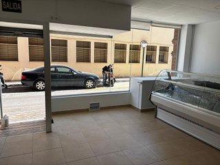 Local comercial en venta en Cervantes en Granada