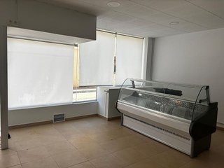 Local comercial en venta en Cervantes en Granada