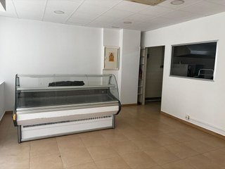 Local comercial en venta en Cervantes en Granada