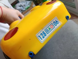 Coche Juguete Amarillo con Sonidos y luces