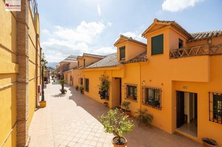 Casa adosada en venta en Crta. De la Sierra en Granada
