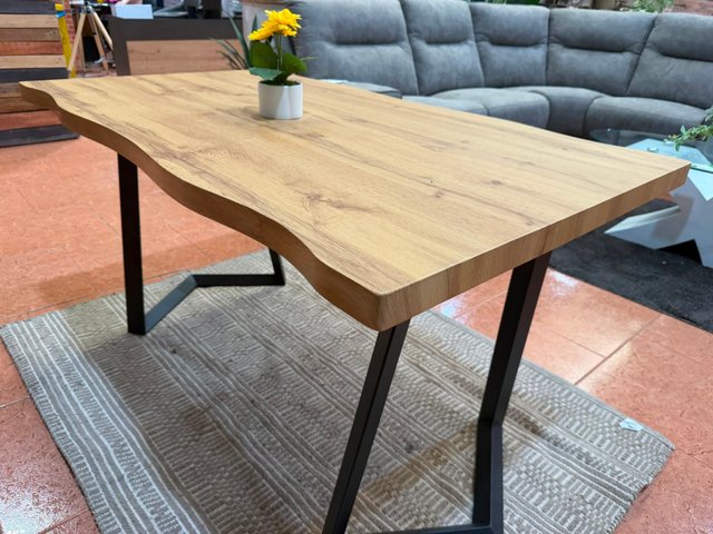 Mesa comedor madera MDF y metal