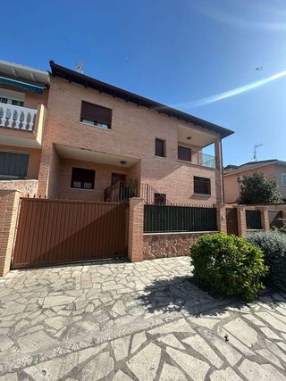 Casa pareada en venta en Colmenar de Oreja