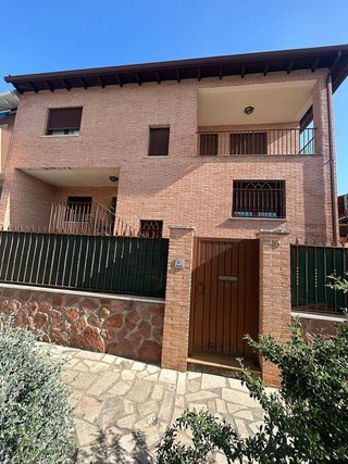 Casa pareada en venta en Colmenar de Oreja