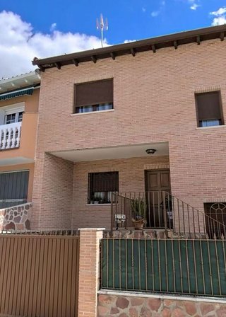 Casa pareada en venta en Colmenar de Oreja