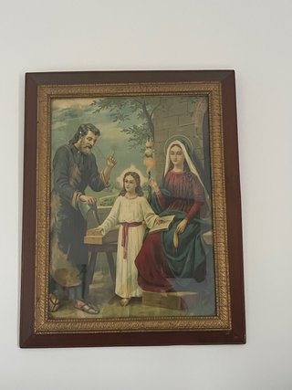 Cuadro Sagrado Corazón y Baúl Antiguo