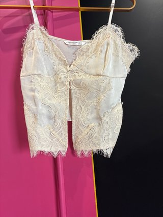 Top crema Stradivarius encaje S/36