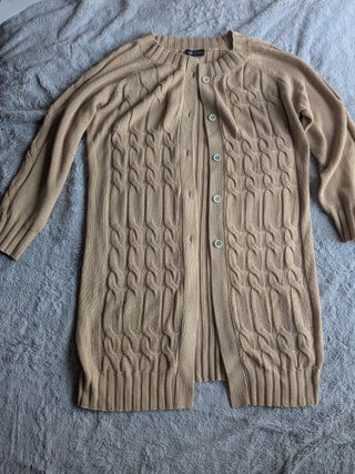 Chaqueta larga de punto beige